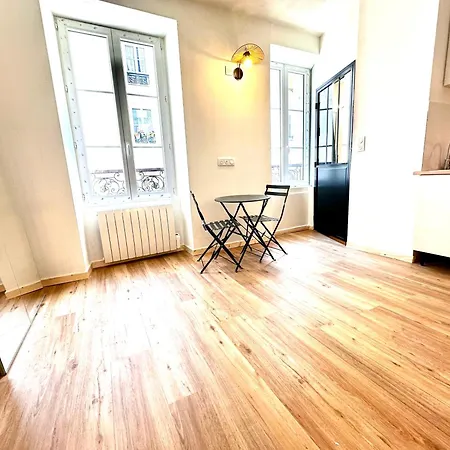 Appartamento Sunny In The Heart Of 11ème