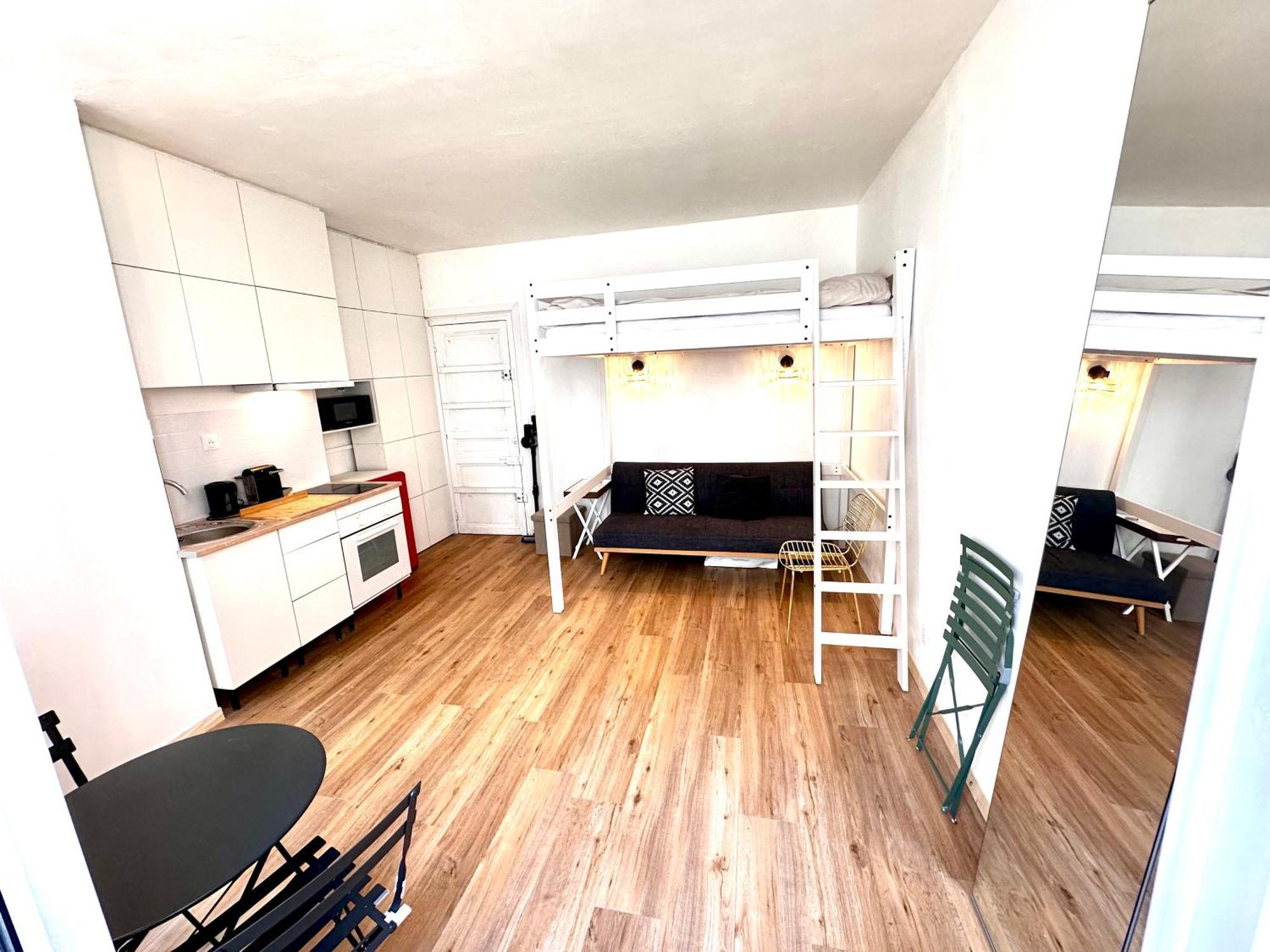 Sunny In The Heart Of 11eme Apartment