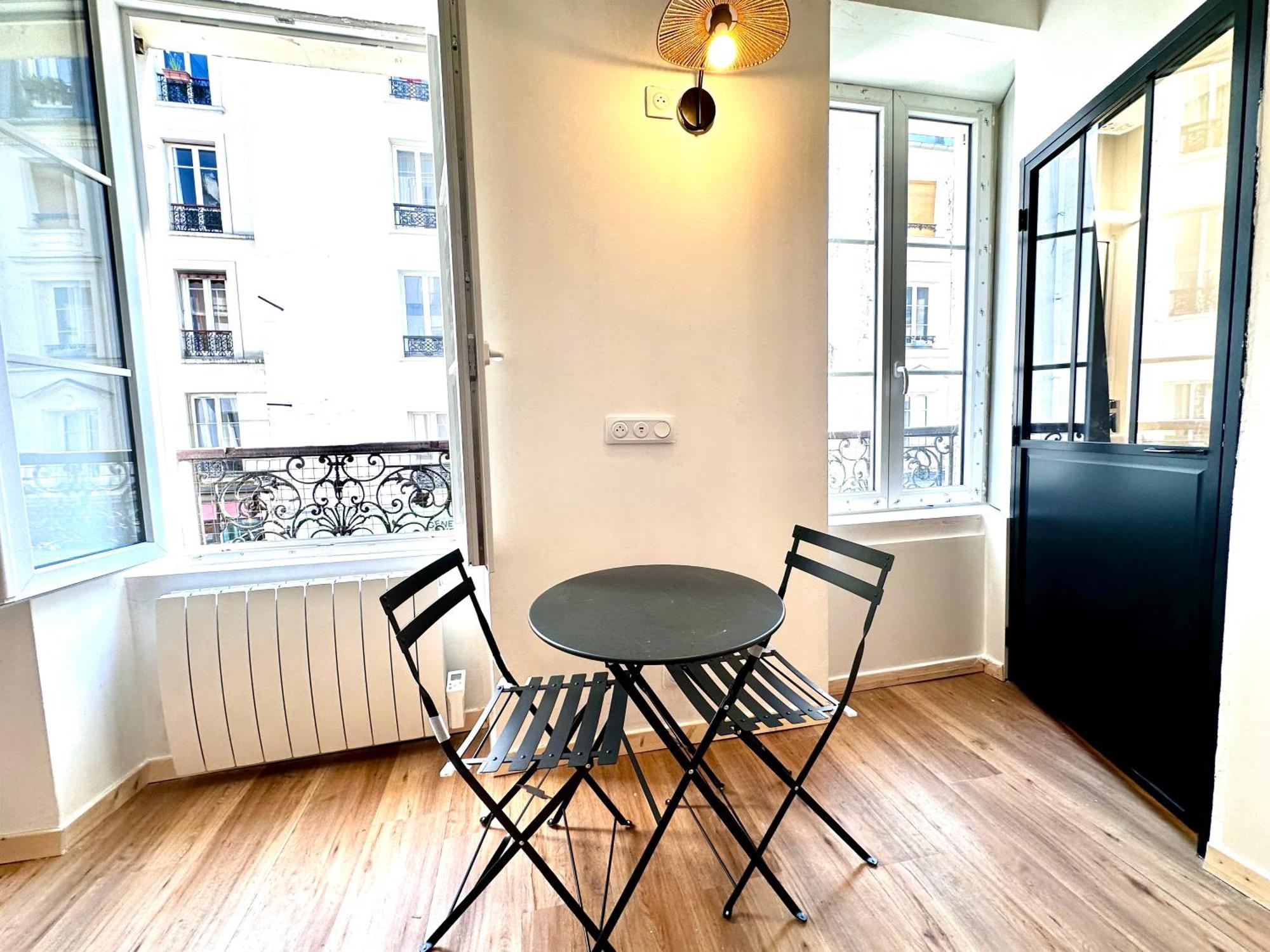 Sunny In The Heart Of 11eme Appartamento