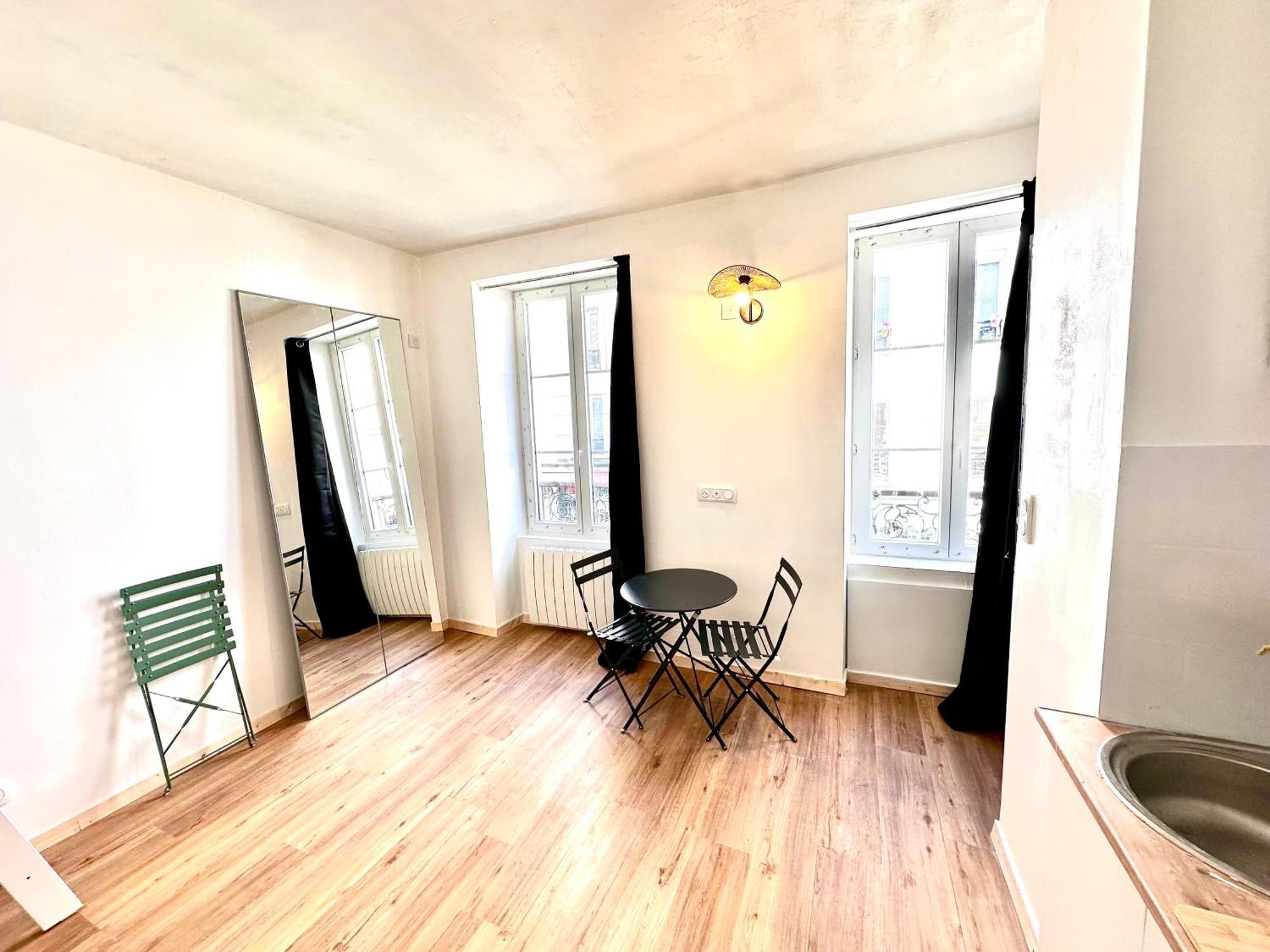 Sunny In The Heart Of 11eme Appartamento Parigi