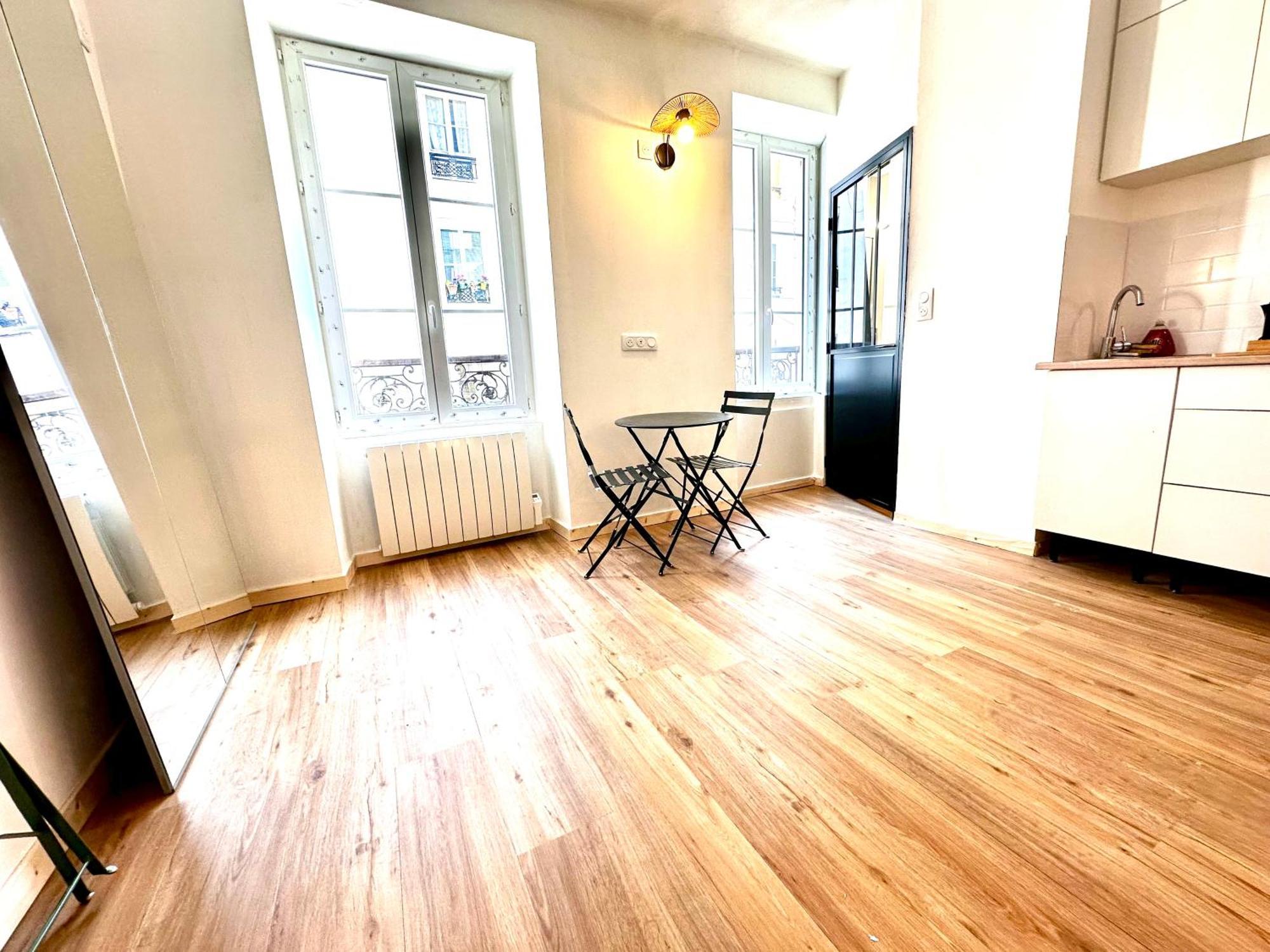 Appartamento Sunny In The Heart Of 11eme