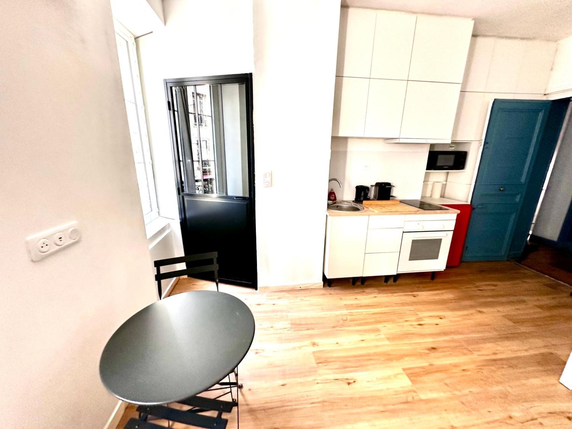 Appartamento Sunny In The Heart Of 11eme