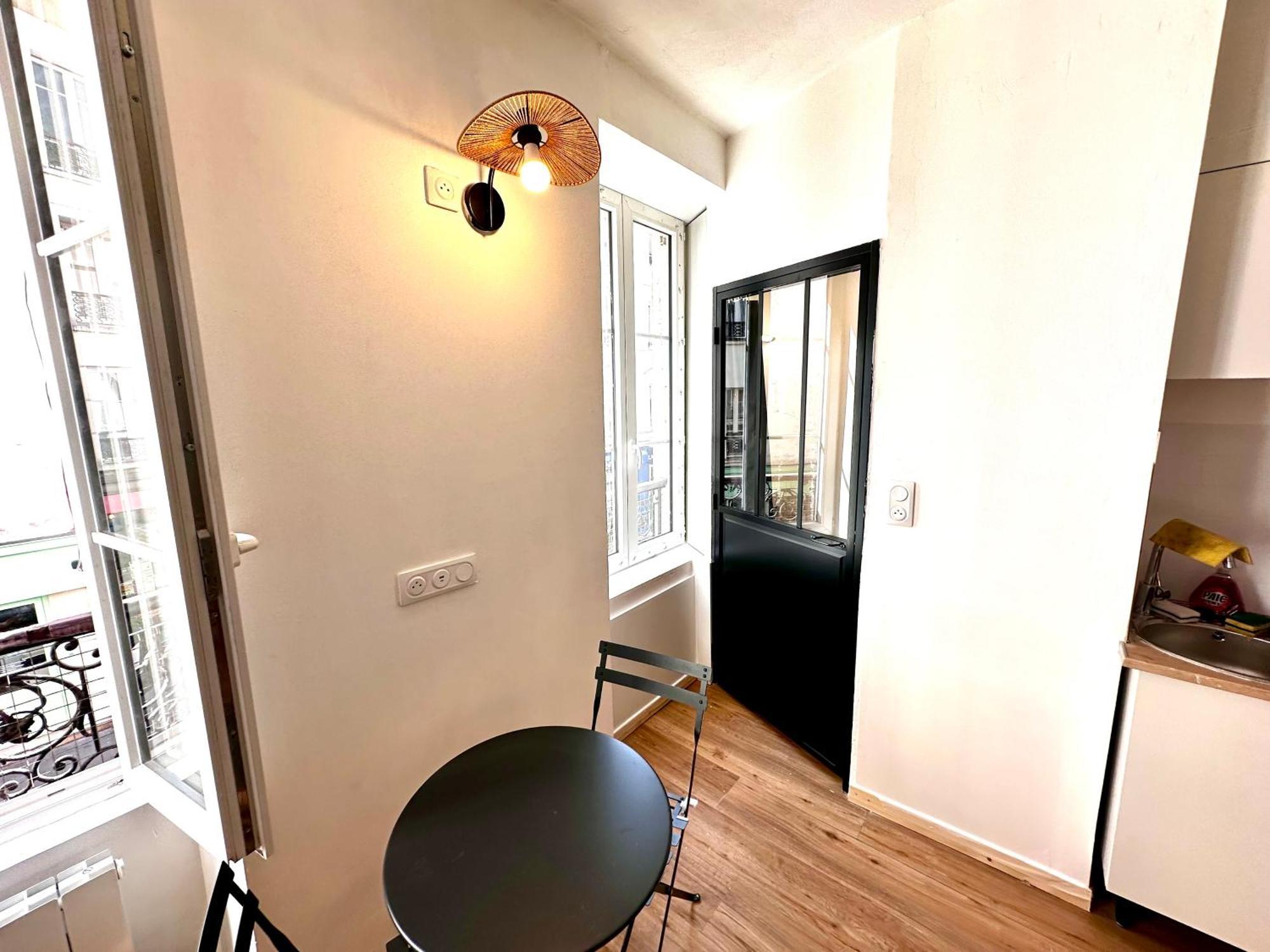 Sunny In The Heart Of 11eme Appartamento