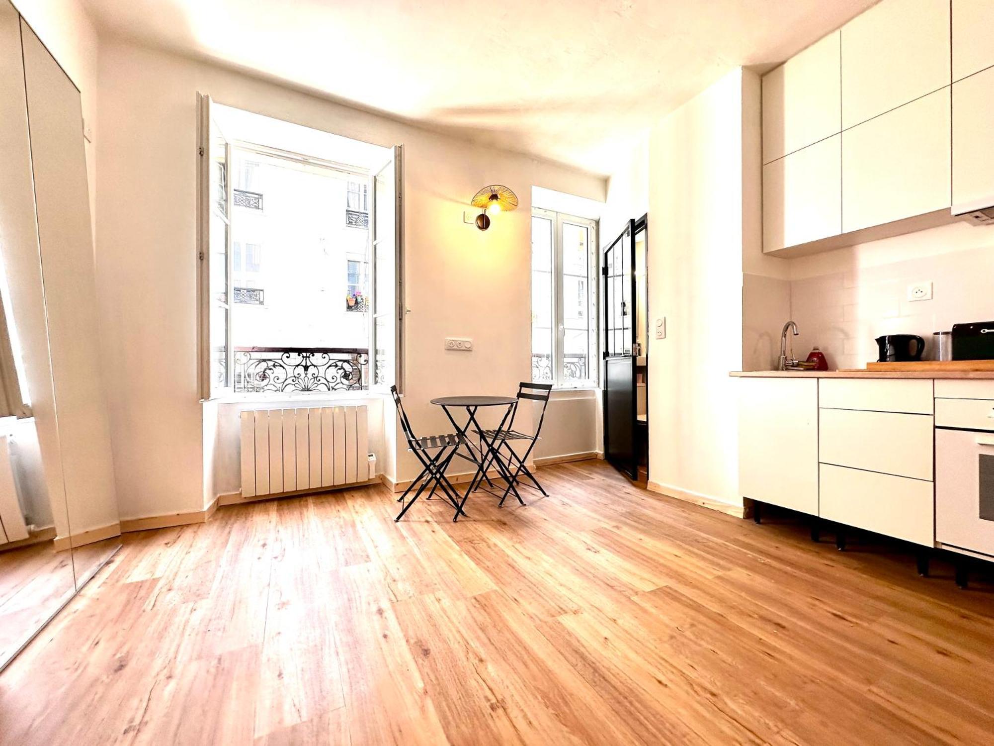 Sunny In The Heart Of 11eme Appartamento *