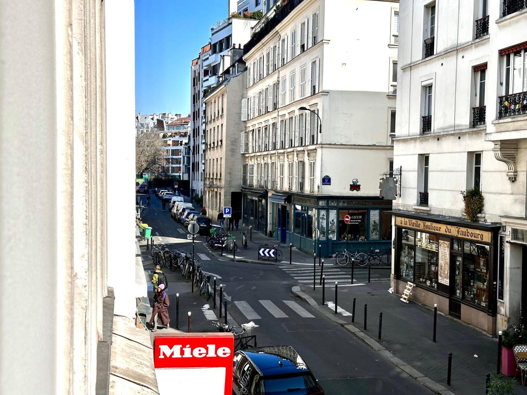 Sunny In The Heart Of 11eme * Parigi