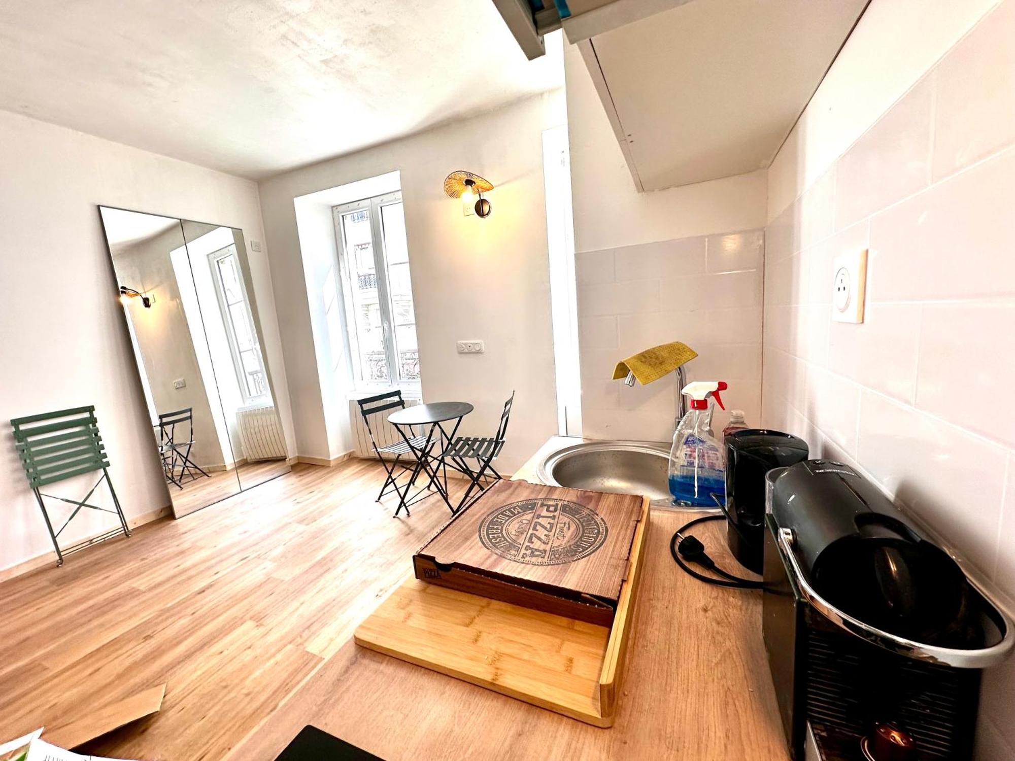 Appartamento Sunny In The Heart Of 11eme